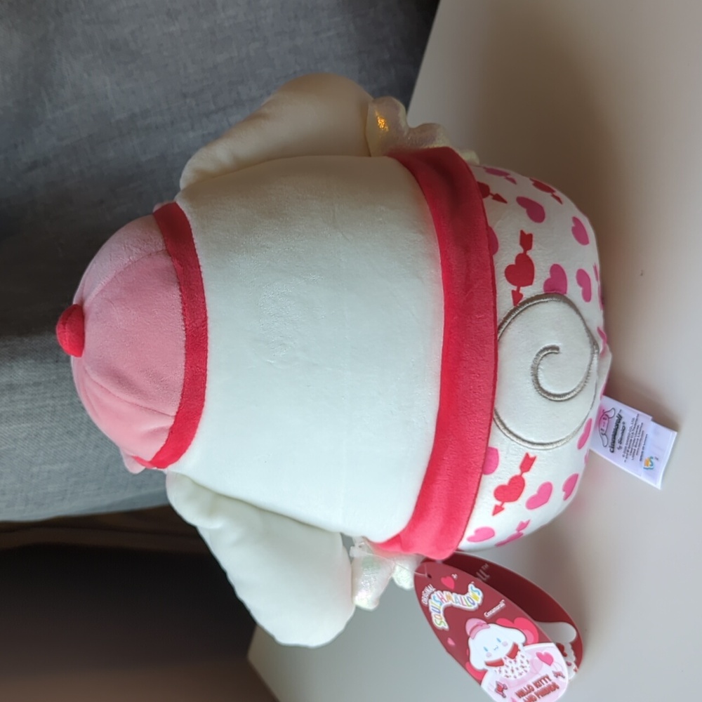 2025 Cinnamoroll Hello Kitty Hearts Squishmallow - Picture 4 of 7